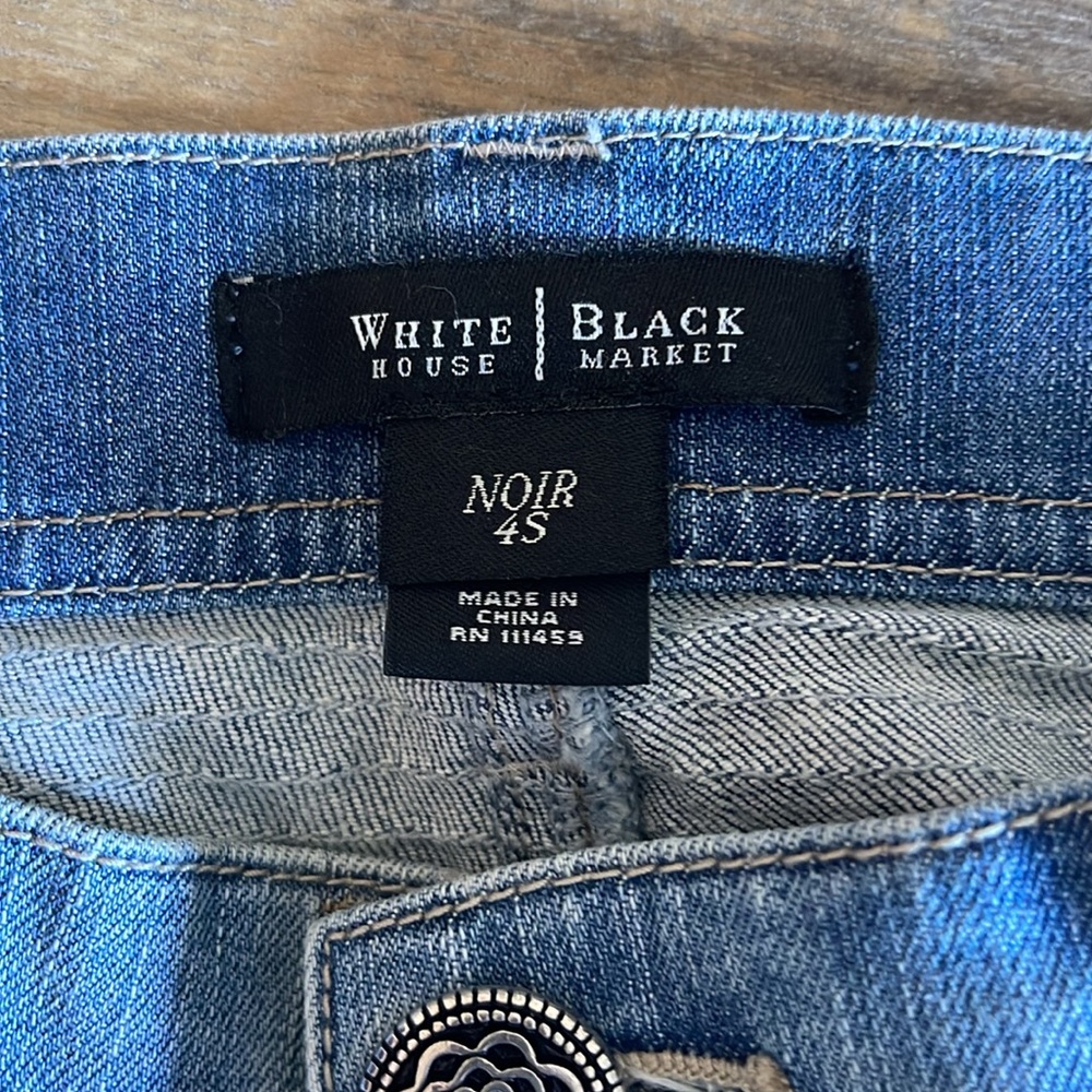 White House Black Market New Jeans Size 4 Short - Picture 3 of 4